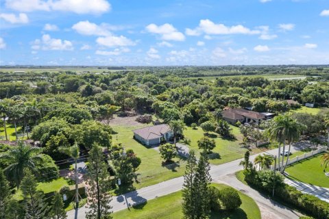 House in Miami, Florida 3 bedrooms, 156.63 sq.m. № 2014728 - photo 30