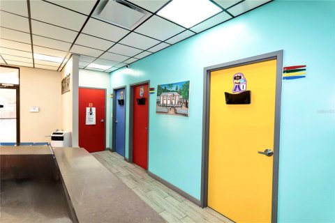 Commercial property in Orlando, Florida 381.83 sq.m. № 2222493 - photo 4