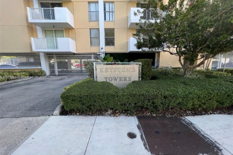 Condominio en alquiler en North Miami, Florida, 1 dormitorio, 74.88 m2 № 1920220 - foto 13