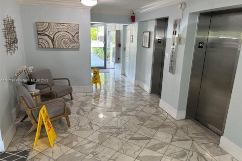 Condominio en alquiler en North Miami, Florida, 1 dormitorio, 74.88 m2 № 1920220 - foto 19