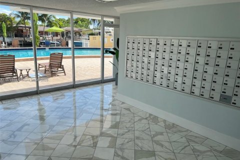 Condominio en alquiler en North Miami, Florida, 1 dormitorio, 74.88 m2 № 1920220 - foto 15