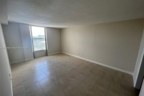 Condominio en alquiler en North Miami, Florida, 1 dormitorio, 74.88 m2 № 1920220 - foto 4