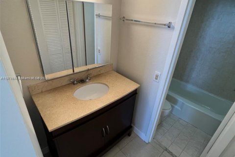 Condominio en alquiler en North Miami, Florida, 1 dormitorio, 74.88 m2 № 1920220 - foto 8