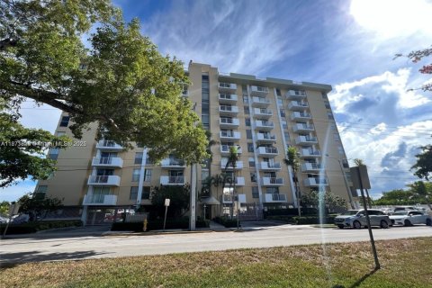 Condominio en alquiler en North Miami, Florida, 1 dormitorio, 74.88 m2 № 1920220 - foto 12