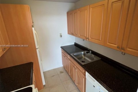 Condominio en alquiler en North Miami, Florida, 1 dormitorio, 74.88 m2 № 1920220 - foto 7