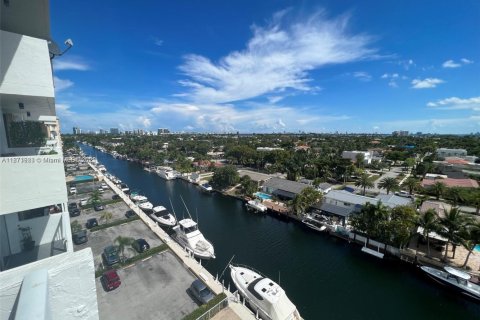 Condominio en alquiler en North Miami, Florida, 1 dormitorio, 74.88 m2 № 1920220 - foto 3