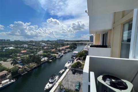 Condominio en alquiler en North Miami, Florida, 1 dormitorio, 74.88 m2 № 1920220 - foto 11