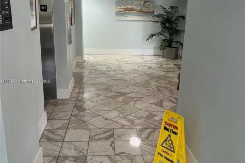 Condominio en alquiler en North Miami, Florida, 1 dormitorio, 74.88 m2 № 1920220 - foto 14