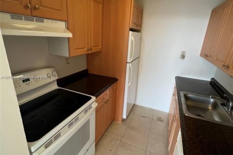 Condominio en alquiler en North Miami, Florida, 1 dormitorio, 74.88 m2 № 1920220 - foto 6