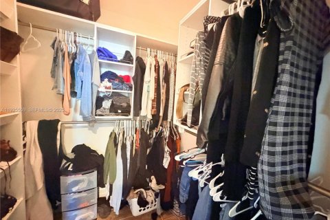 Condo in Lauderhill, Florida, 1 bedroom  № 1984221 - photo 13