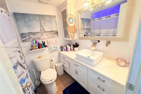 Condo in Lauderhill, Florida, 1 bedroom  № 1984221 - photo 8
