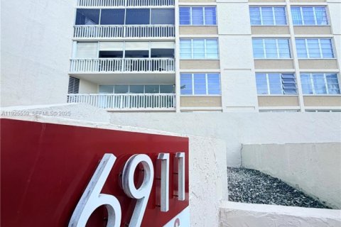 Condo in Lauderhill, Florida, 1 bedroom  № 1984221