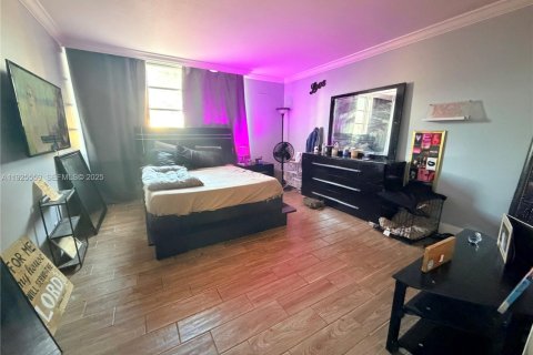 Condo in Lauderhill, Florida, 1 bedroom  № 1984221 - photo 11