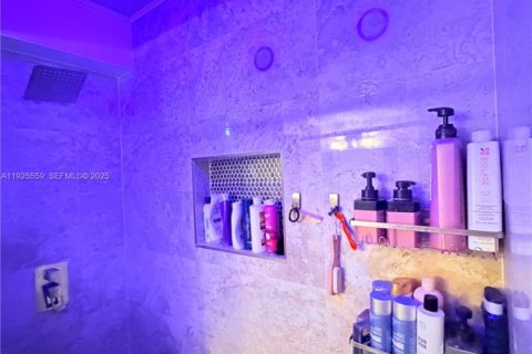 Condo in Lauderhill, Florida, 1 bedroom  № 1984221 - photo 9