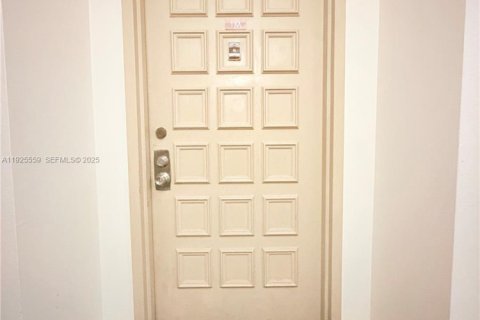 Condo in Lauderhill, Florida, 1 bedroom  № 1984221 - photo 3