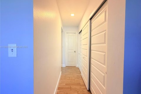 Condo in Lauderhill, Florida, 1 bedroom  № 1984221 - photo 12