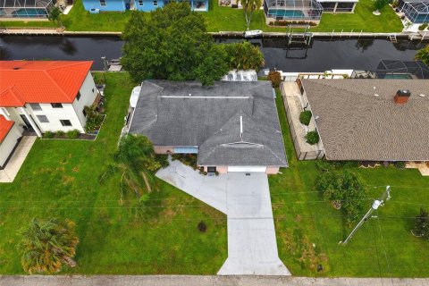 Villa ou maison à vendre à North Fort Myers, Floride: 3 chambres, 204.48 m2 № 2319190 - photo 3