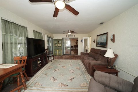 Villa ou maison à vendre à North Fort Myers, Floride: 3 chambres, 204.48 m2 № 2319190 - photo 28
