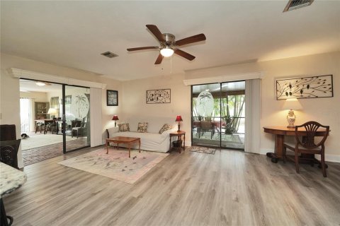 Villa ou maison à vendre à North Fort Myers, Floride: 3 chambres, 204.48 m2 № 2319190 - photo 13
