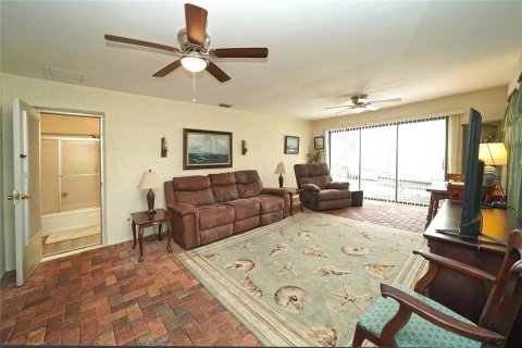 Villa ou maison à vendre à North Fort Myers, Floride: 3 chambres, 204.48 m2 № 2319190 - photo 29