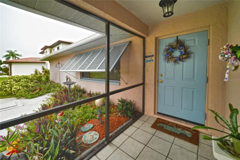 Villa ou maison à vendre à North Fort Myers, Floride: 3 chambres, 204.48 m2 № 2319190 - photo 11