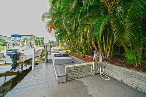 Villa ou maison à vendre à North Fort Myers, Floride: 3 chambres, 204.48 m2 № 2319190 - photo 8