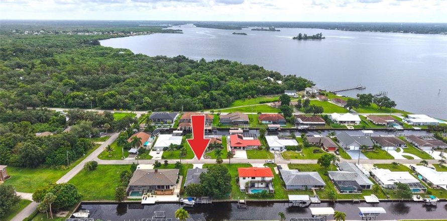 Villa ou maison à North Fort Myers, Floride 3 chambres, 204.48 m2 № 2319190