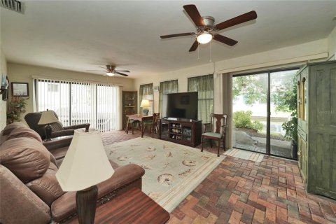 Villa ou maison à vendre à North Fort Myers, Floride: 3 chambres, 204.48 m2 № 2319190 - photo 27