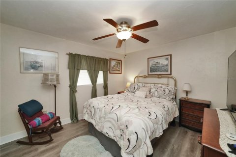 Villa ou maison à vendre à North Fort Myers, Floride: 3 chambres, 204.48 m2 № 2319190 - photo 23