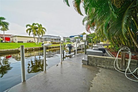 Villa ou maison à vendre à North Fort Myers, Floride: 3 chambres, 204.48 m2 № 2319190 - photo 6