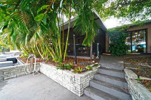 Villa ou maison à vendre à North Fort Myers, Floride: 3 chambres, 204.48 m2 № 2319190 - photo 7