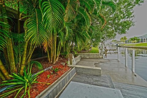 Villa ou maison à vendre à North Fort Myers, Floride: 3 chambres, 204.48 m2 № 2319190 - photo 10