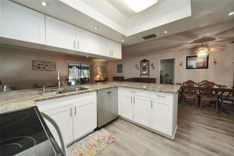 Villa ou maison à vendre à North Fort Myers, Floride: 3 chambres, 204.48 m2 № 2319190 - photo 17