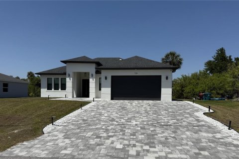 House in Port Charlotte, Florida 3 bedrooms, 178.56 sq.m. № 1651810 - photo 1