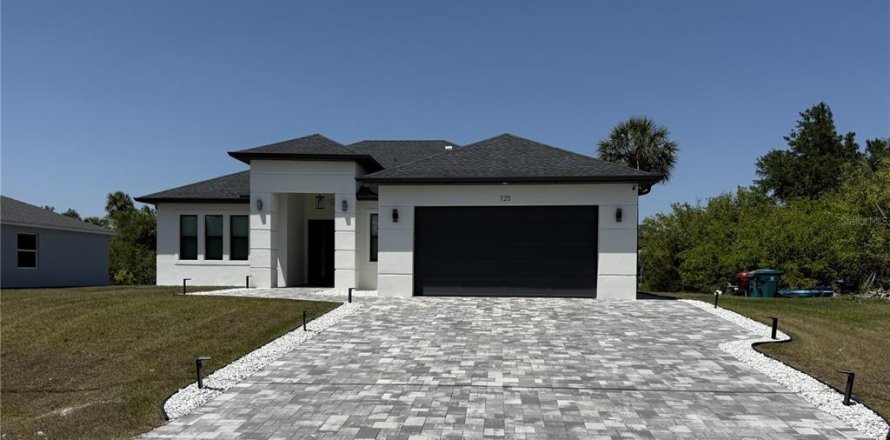 House in Port Charlotte, Florida 3 bedrooms, 178.56 sq.m. № 1651810