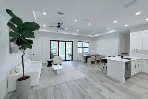 House in Port Charlotte, Florida 3 bedrooms, 178.56 sq.m. № 1651810 - photo 6