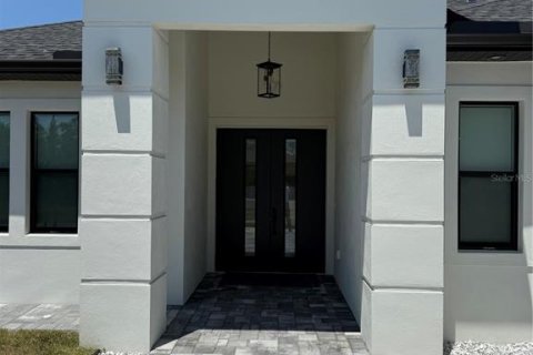 House in Port Charlotte, Florida 3 bedrooms, 178.56 sq.m. № 1651810 - photo 3