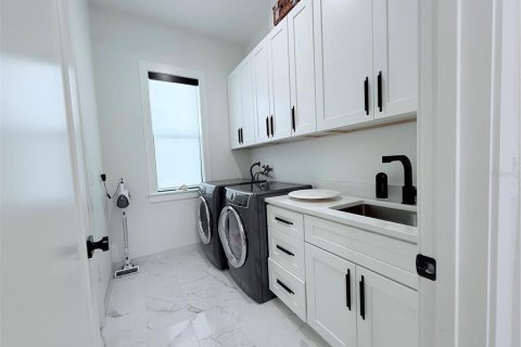 House in Port Charlotte, Florida 3 bedrooms, 178.56 sq.m. № 1651810 - photo 13