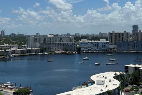 Condo in Hallandale Beach, Florida, 2 bedrooms  № 2081448 - photo 24