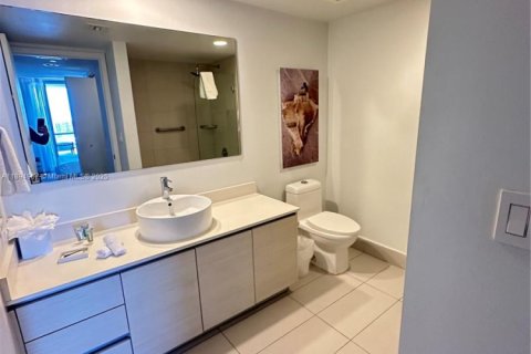 Condo in Hallandale Beach, Florida, 2 bedrooms  № 2081448 - photo 26