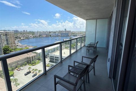 Condo in Hallandale Beach, Florida, 2 bedrooms  № 2081448 - photo 23