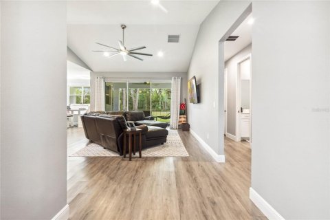 House in Winter Garden, Florida 4 bedrooms, 235.51 sq.m. № 1341805 - photo 5