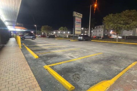Commercial property in Miami, Florida № 2079570 - photo 5