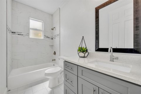 House in Leesburg, Florida 5 bedrooms, 228.63 sq.m. № 1822496 - photo 26