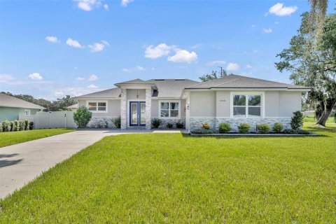 House in Leesburg, Florida 5 bedrooms, 228.63 sq.m. № 1822496 - photo 2