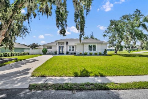 House in Leesburg, Florida 5 bedrooms, 228.63 sq.m. № 1822496 - photo 1