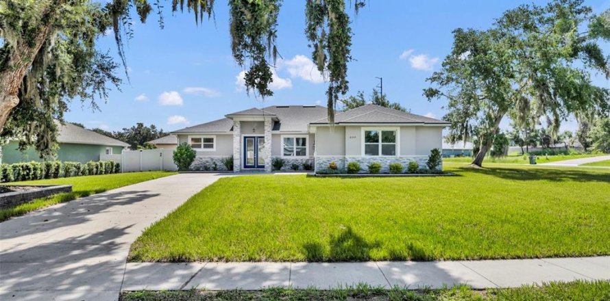 House in Leesburg, Florida 5 bedrooms, 228.63 sq.m. № 1822496