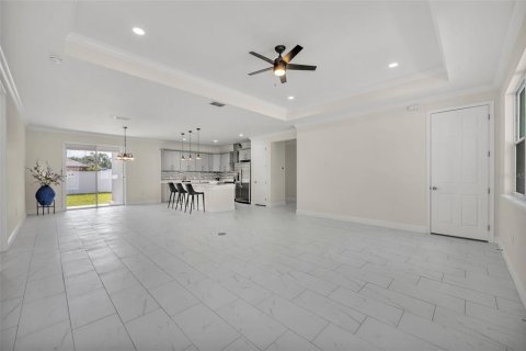 House in Leesburg, Florida 5 bedrooms, 228.63 sq.m. № 1822496 - photo 10