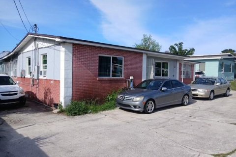 Casa en venta en Tampa, Florida, 5 dormitorios, 213.12 m2 № 1834945 - foto 1