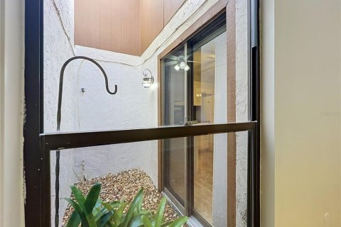 Condo in Winter Park, Florida, 2 bedrooms  № 2381283 - photo 9